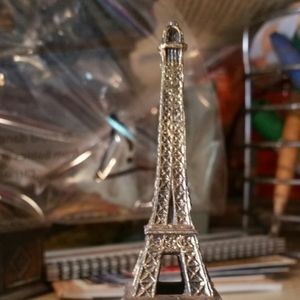 Accents - **Eiffel Tower** Accents - **Eiffel Tower**